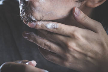 barba a chiazze: alopecia della barba